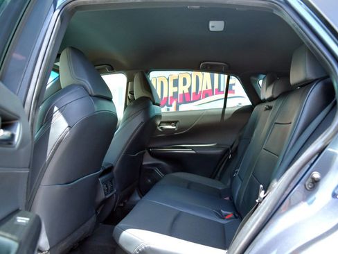 Used 2021 Toyota Venza XLE image 11