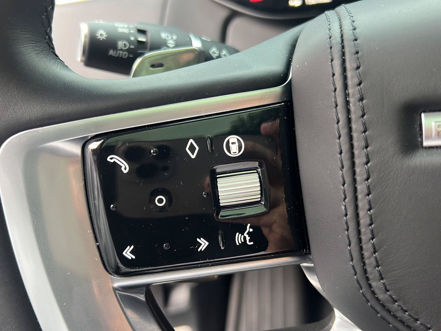 Certified 2026 Land Rover Range Rover SE AWD/4WD image 12