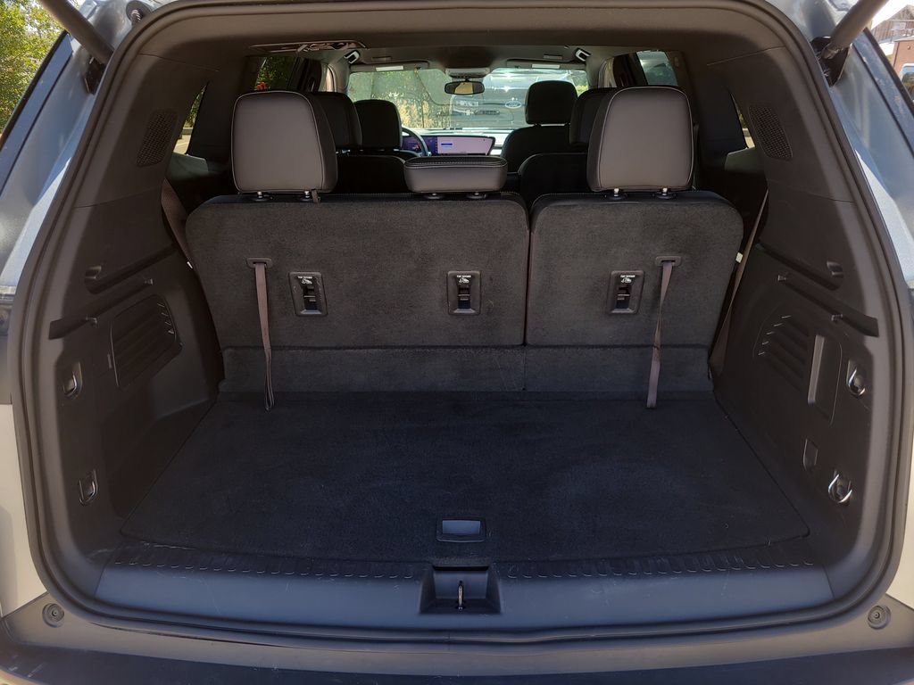 Used 2025 Buick Enclave Preferred FWD image 7