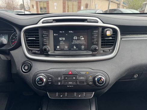 Used 2017 Kia Sorento LX w/ LX Convenience Package image 14