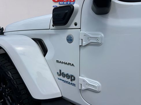 Used 2022 Jeep Wrangler Unlimited Sahara w/ Cold Weather Group AWD/4WD image 6