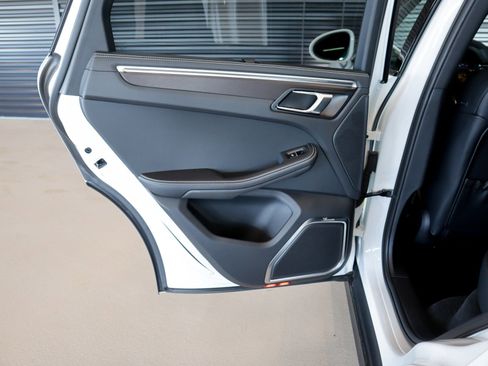 Used 2025 Porsche Macan GTS image 25