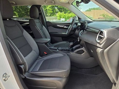 Used 2025 Chevrolet TrailBlazer LT AWD/4WD image 29