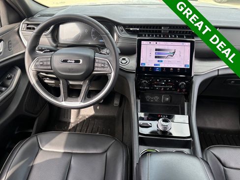 Used 2025 Jeep Grand Cherokee Limited w/ Luxury Tech Group II image 14