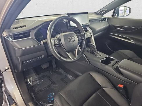 Used 2021 Toyota Venza image 16