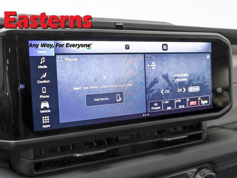 Used 2025 Jeep Wrangler Unlimited Sahara AWD/4WD image 19