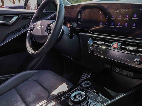 Certified 2024 Kia Niro Wave image 25