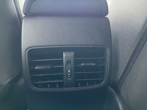 Used 2024 Toyota Corolla Cross LE w/ Moonroof Package image 17