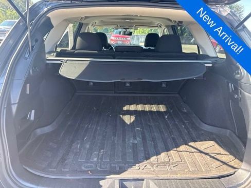 Used 2019 Subaru Outback 2.5i Premium w/ Popular Package #2 AWD/4WD image 9