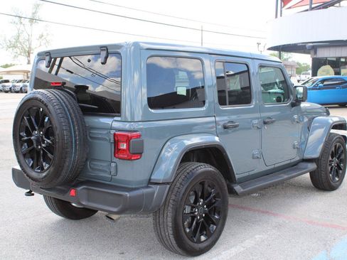 Used 2025 Jeep Wrangler Sahara image 3