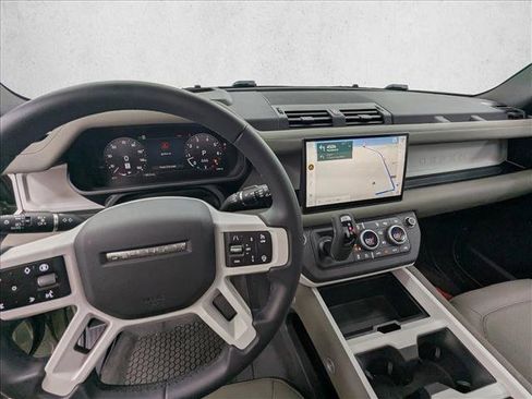 Used 2025 Land Rover Defender 110 S image 10