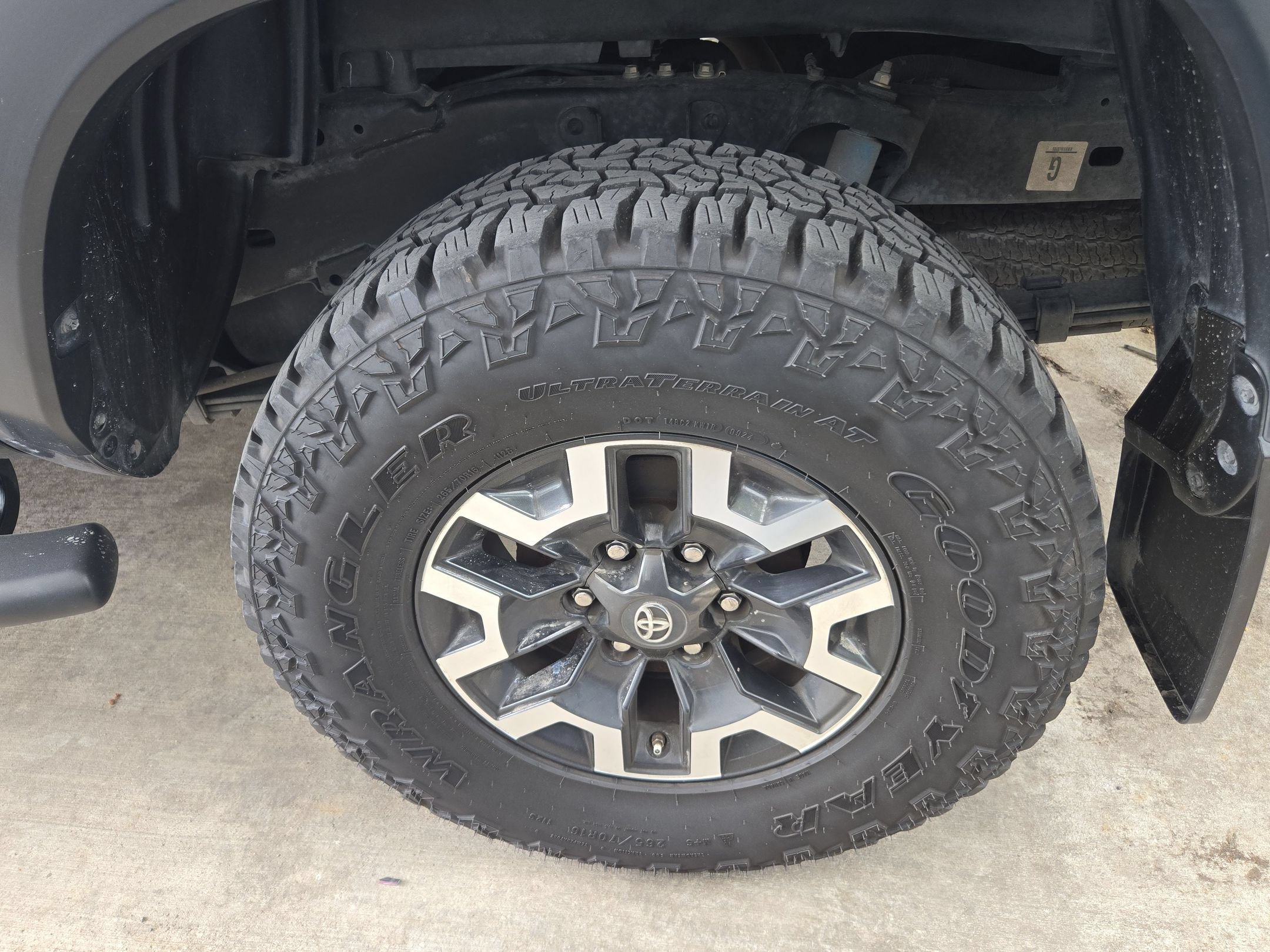 Used 2020 Toyota Tacoma TRD Off-Road w/ Technology Package AWD/4WD image 5