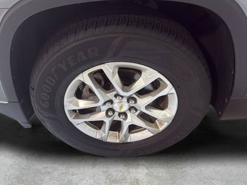 Used 2020 Chevrolet Traverse LT FWD image 2