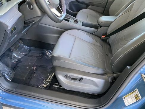 New 2026 Volkswagen Tiguan SE AWD/4WD image 32