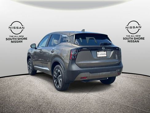 Used 2025 Nissan Kicks SV AWD/4WD image 7