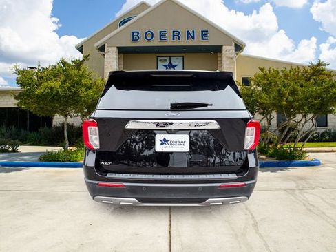 Used 2023 Ford Explorer XLT w/ Equipment Group 202A RWD image 4