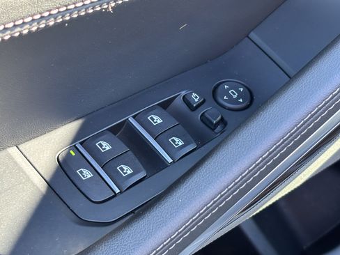 Certified 2025 BMW X6 xDrive40i image 15