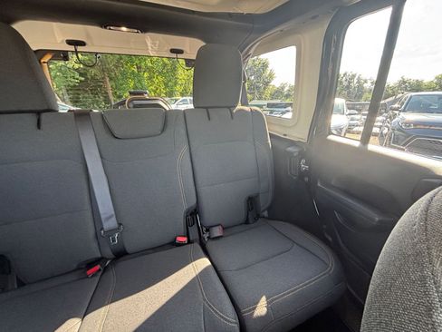 Used 2025 Jeep Wrangler Unlimited Sport AWD/4WD image 36