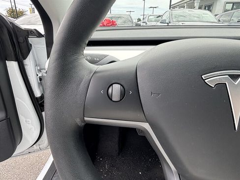 Used 2022 Tesla Model 3 Long Range AWD/4WD image 21