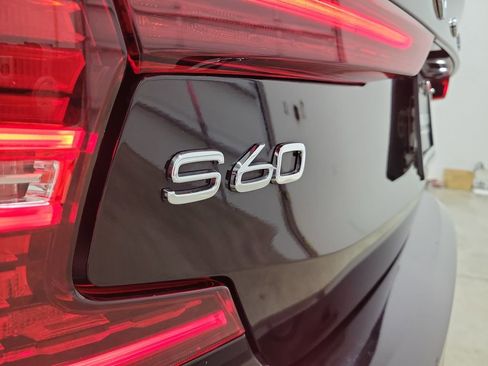 Used 2022 Volvo S60 B5 Inscription image 9