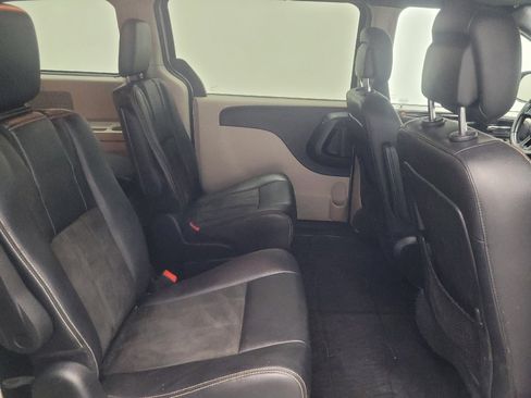 Used 2019 Dodge Grand Caravan SXT FWD image 19