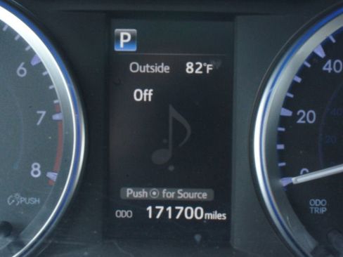 Used 2019 Toyota Highlander XLE FWD image 4