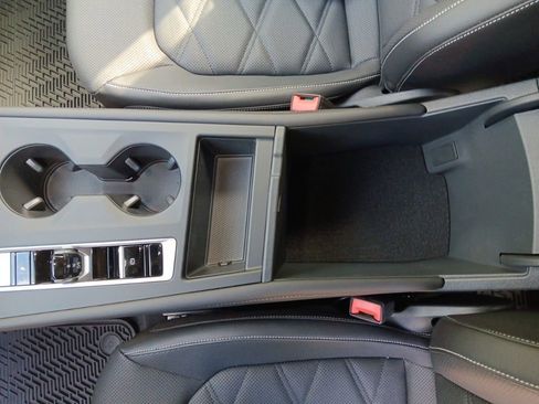 Used 2025 Volkswagen Atlas SE image 25