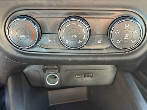 Used 2024 Chevrolet Trax RS w/ Driver Confidence Package image 32