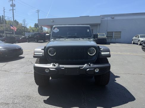 Used 2025 Jeep Wrangler Willys image 2