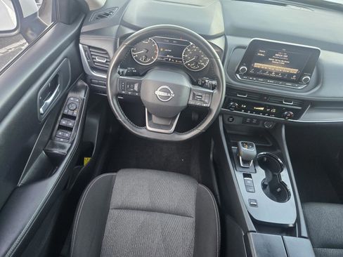 Used 2025 Nissan Rogue SV FWD image 9
