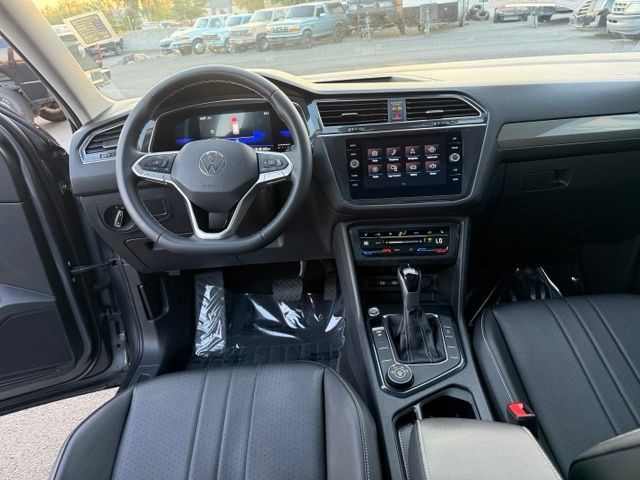 Used 2022 Volkswagen Tiguan SE AWD/4WD image 34