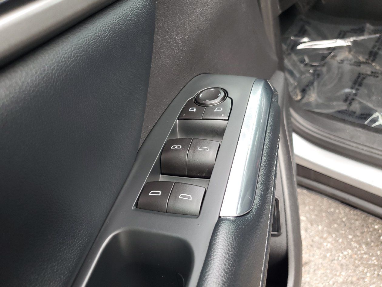 Used 2026 Chevrolet Traverse LT FWD image 16