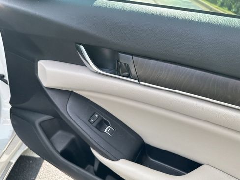 Used 2019 Honda Accord Touring image 10