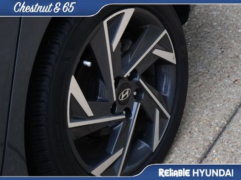 Certified 2024 Hyundai Elantra SEL w/ Convenience Package FWD image 40