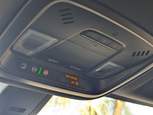 Used 2023 Chevrolet Traverse LT image 34