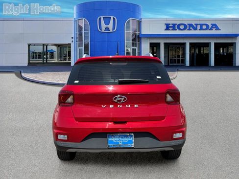 Used 2023 Hyundai Venue Limited FWD image 5