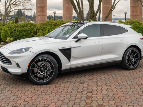 Used 2021 Aston Martin DBX image 40