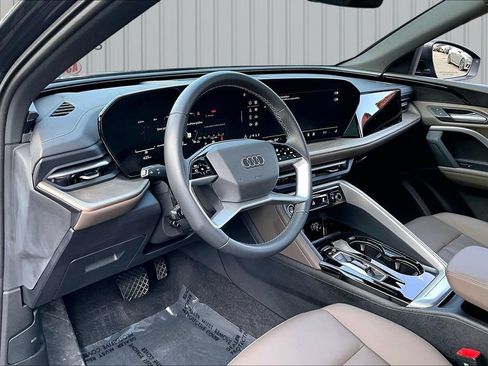 Used 2025 Audi Q5 Premium w/ Convenience Package AWD/4WD image 17