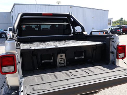Used 2022 Jeep Gladiator Overland w/ Popular Equipment Package AWD/4WD image 14