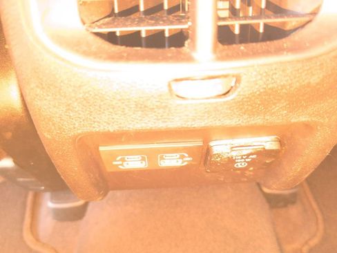 Used 2023 Jeep Cherokee Altitude Lux image 35