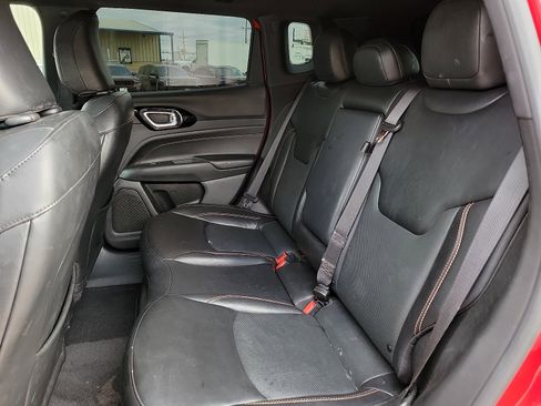 Used 2023 Jeep Compass Limited image 8