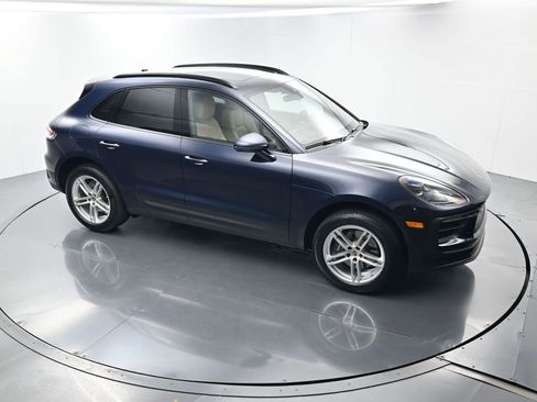 Certified 2023 Porsche Macan AWD/4WD image 42