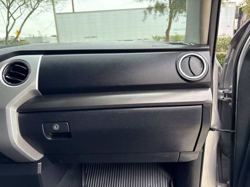 Used 2017 Toyota Tundra SR5 image 21