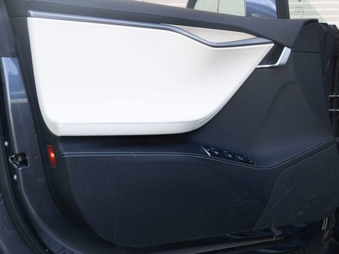 Used 2020 Tesla Model S Long Range Plus image 12