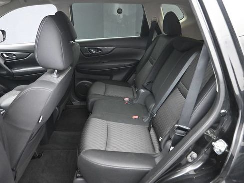 Used 2020 Nissan Rogue SV FWD image 12