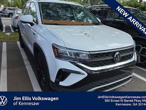 Used 2023 Volkswagen Taos SE w/ Panoramic Sunroof Package image 1
