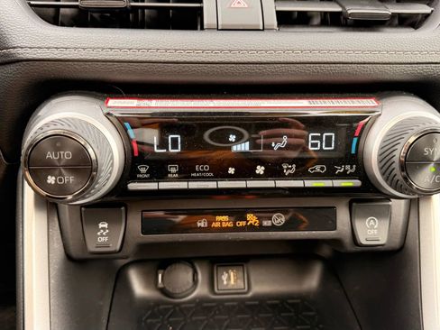 Used 2025 Toyota RAV4 XLE image 24