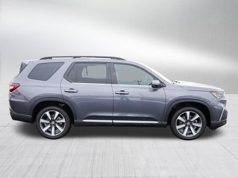 Certified 2025 Honda Pilot Touring image 8