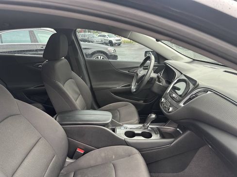 Used 2017 Chevrolet Malibu Hybrid w/ Driver Confidence Package FWD image 7