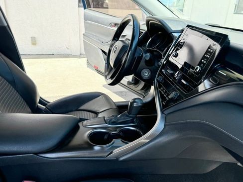 Used 2021 Toyota Camry SE w/ Carpet Mat Package (TMS) FWD image 21